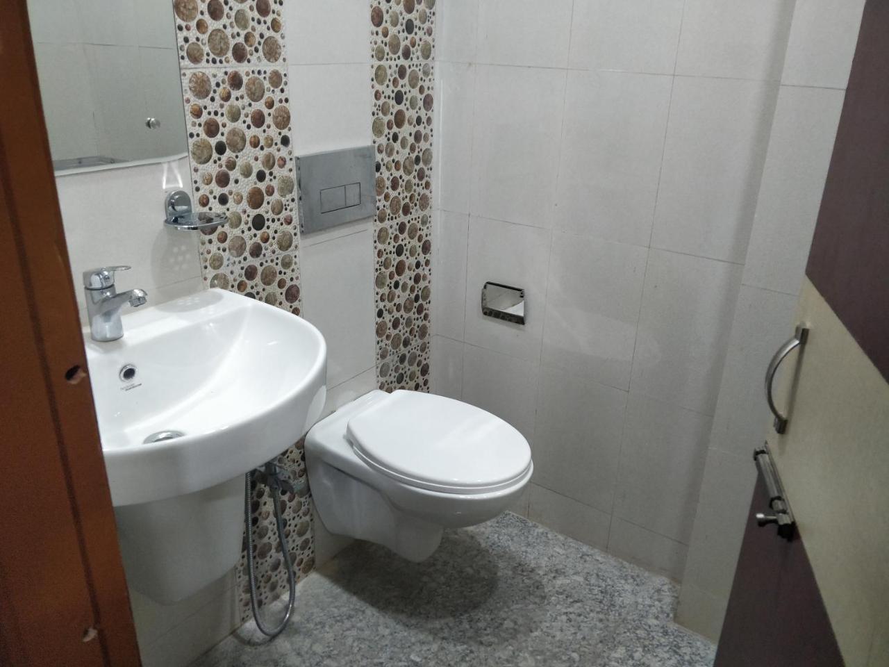 שילונג Oyo 16871 Anant Home Stay מראה חיצוני תמונה